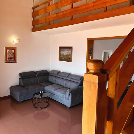 Apartment In With Sea View, Terrace, Air Conditioning, Wifi 5026-3 *