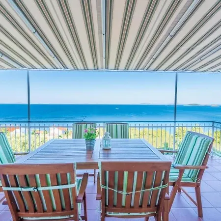 In With Sea View, Terrace, Air Conditioning, Wifi 5026-3 Apartmán *